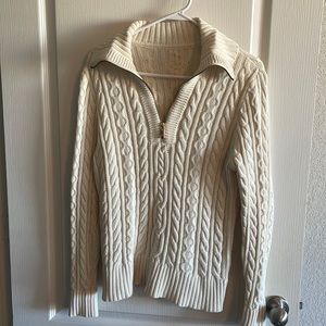 Women’s size small sweater. Great condition.